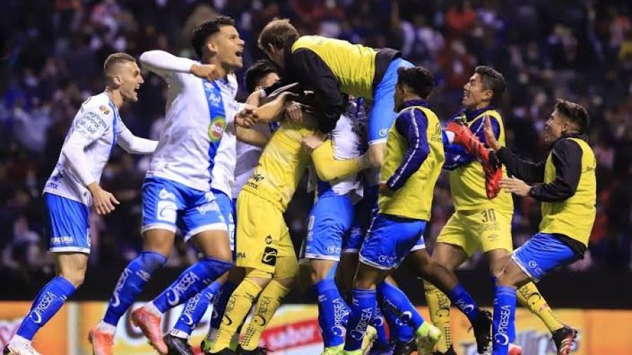 Puebla vence 1-0 a Chivas en el Cuauhtémoc