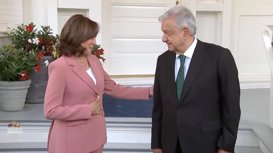 Recibe Kamala Harris al presidente López Obrador 