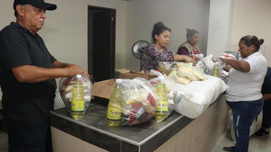 Destina Ayuntamiento despensas a despicadoras