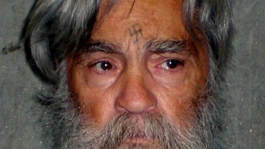 Piden 5 personas cuerpo de Charles Manson