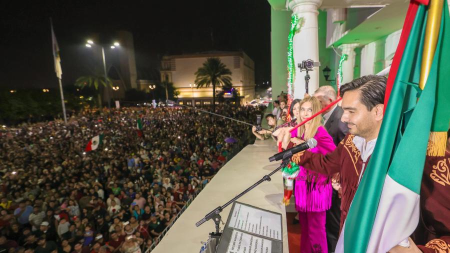 Celebraron más de 15 Mil ciudadanos Grito de la Independencia con Carlos Peña Ortiz en Reynosa