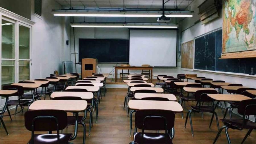 Menor lleva a su escuela heroína