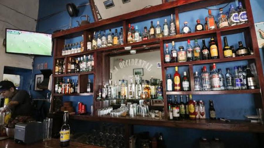 Cantinas podrían ofrecer servicios al aire libre en CDMX