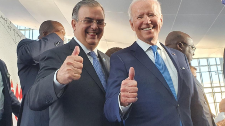 Marcelo Ebrard conversa con Joe Biden en el inicio de la Cumbre G20