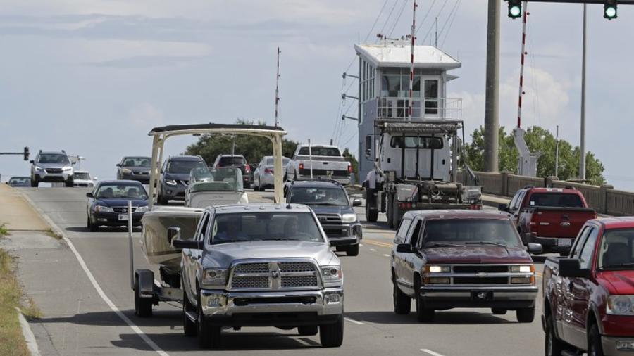 ICE y CBP frenarán redadas por Huracán Florence 