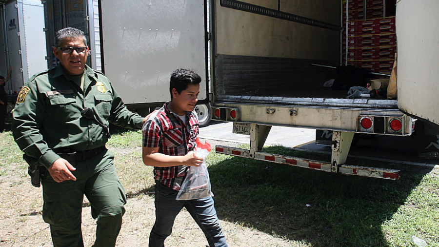 Arrestos en la frontera ubican su nivel más bajo en 46 años