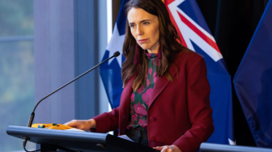 Primera ministra de Nueva Zelanda, da positivo a COVID-19