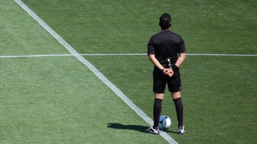 Árbitro pierde la vida tras ser golpeado por un jugador