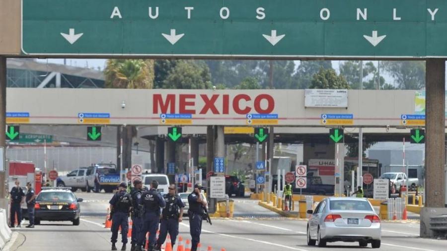 Continuarán restricciones en los cruces fronterizos 