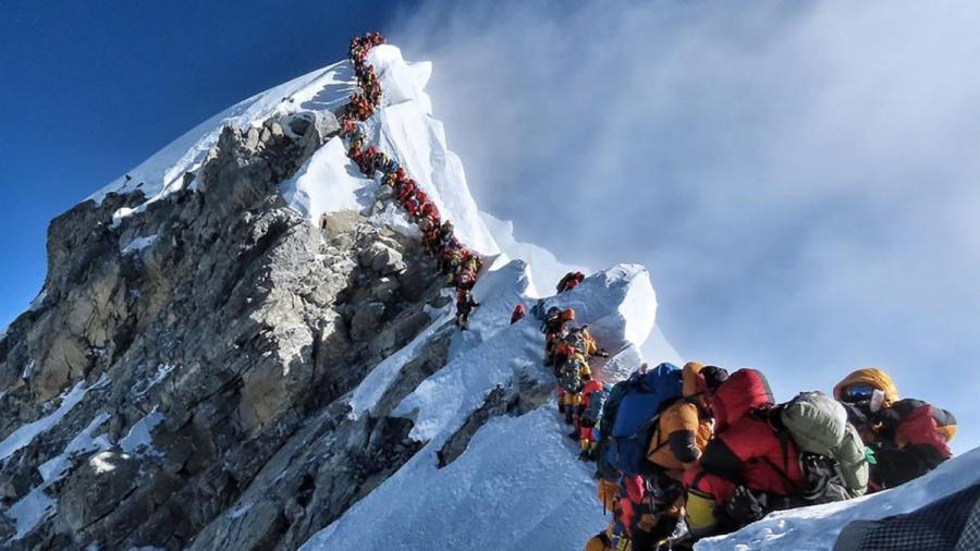 Embotellamiento en la cima del Everest