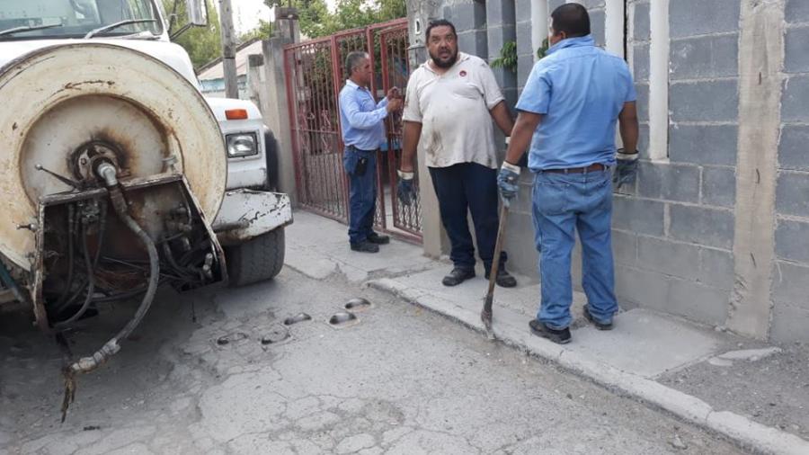 Comapa trabaja con equipo vactor