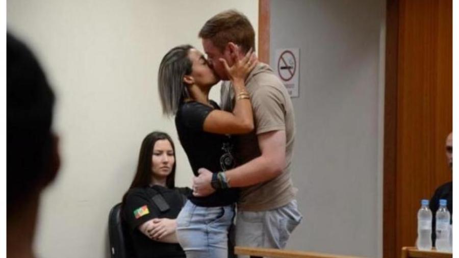 Mujer besa a hombre que le disparó cinco veces