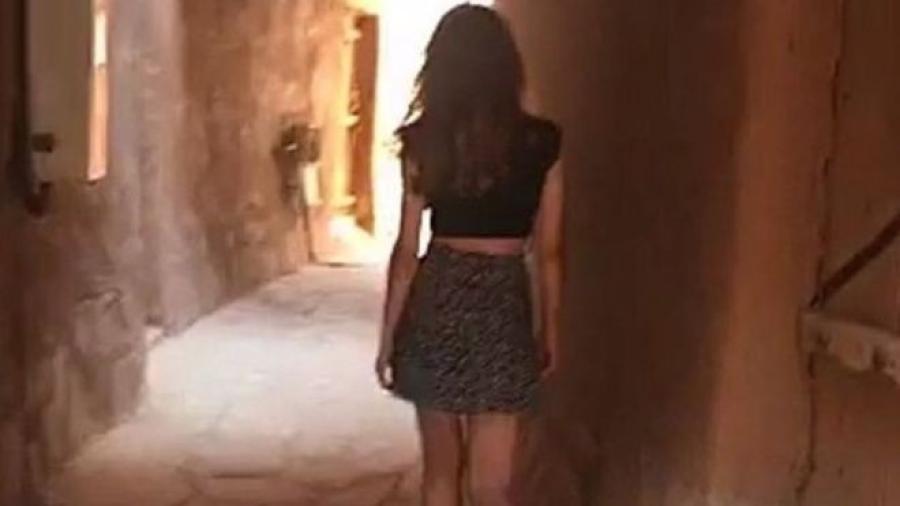 Detienen a mujer por usar minifalda en Arabia Saudita