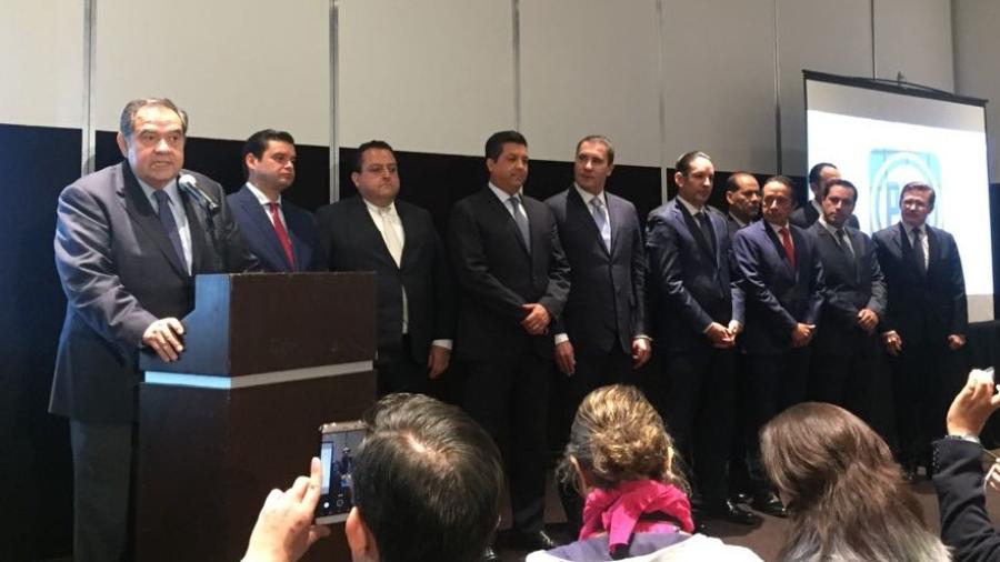 Gobernadores respaldan a Larios y Moreno Valle para dirigir el PAN