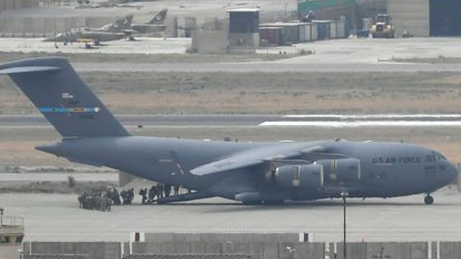 Se retiran últimos aviones estadounidenses de Afganistán