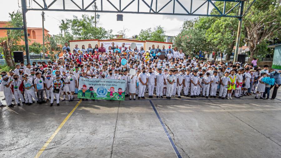 Autoridades municipales y educativas conmemoran el LXXVII Aniversario del D&iacute;a de las Naciones Unidas