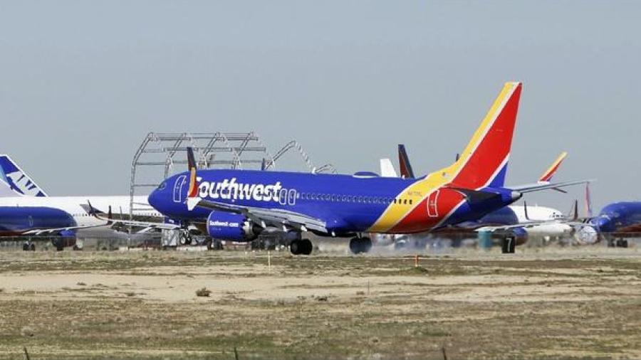 Aterriza de emergencia Boeing 737 MAX en Florida