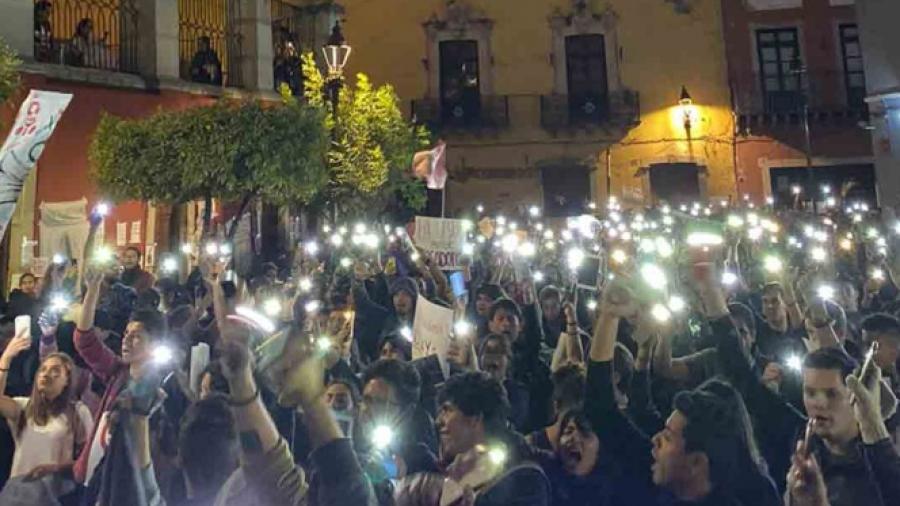 Estudiantes marcha en silencio por justicia para Ana Daniela