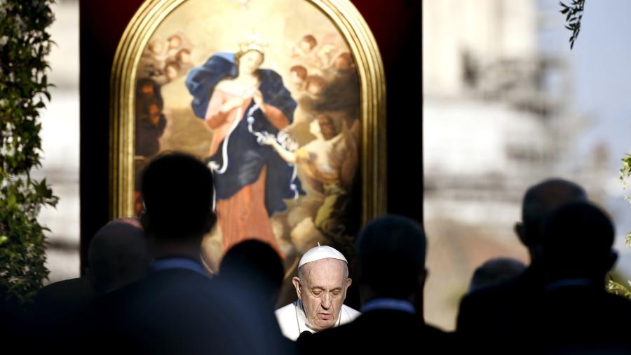 El Papa reforma las leyes de la Iglesia para endurecer el delito de pedofilia