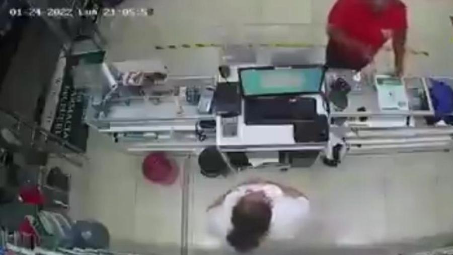  "Mil pesos, por favor", pide asaltante durante atraco en farmacia 