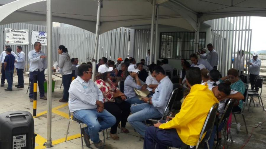 Protestan trabajadores de Telmex en Victoria