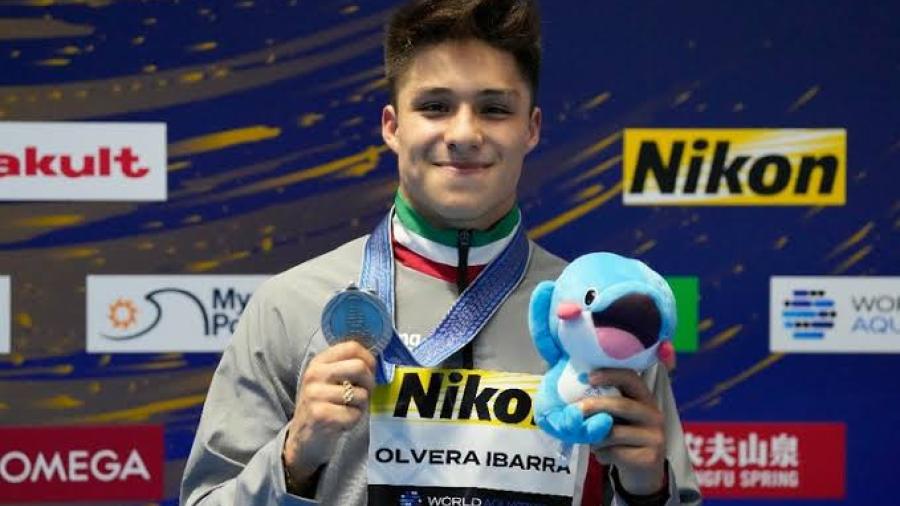 Osmar Olvera gana medalla de oro para México en el Campeonato Mundial de Natación
