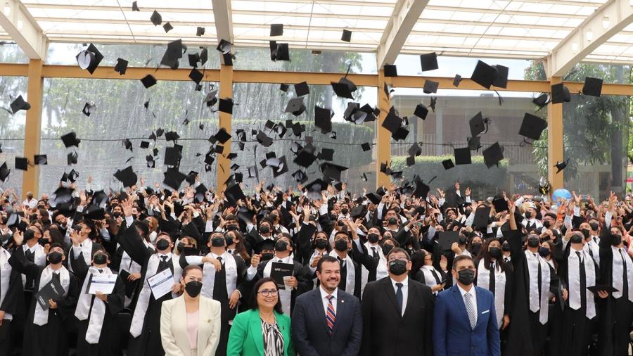 Preparatoria Mante de la UAT celebra graduación de la generación 2019-2022