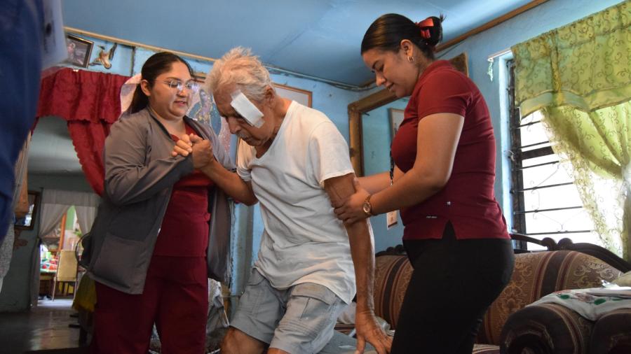 Brinda Gobierno Municipal atención médica gratuita a ciudadanos en situación de salud vulnerable