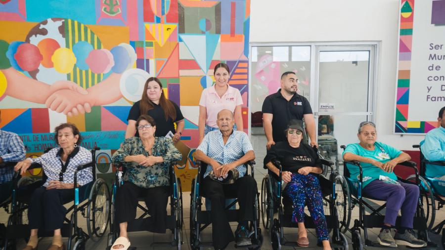 Gobierno de Carlos Peña Ortiz apoya con entrega de 15 sillas de ruedas