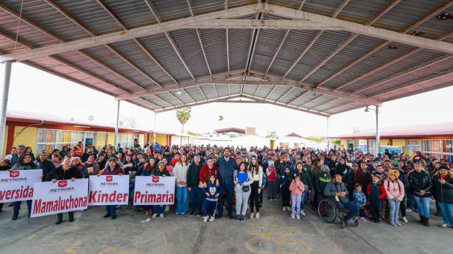 Entregó Alcalde Carlos Peña Ortiz Becas y apoyos para estudiantes, mamás luchonas y tazos dorados