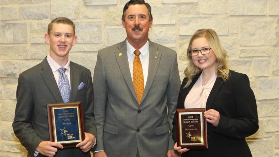 Estudiante de Weslaco High junior obtiene el primer lugar en concurso estatal de Oratoria 