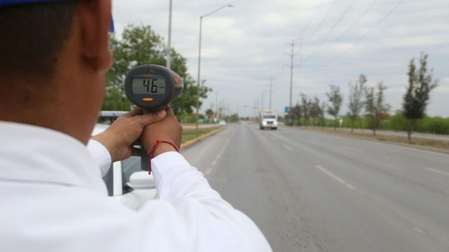 Invita Tránsito y Vialidad a respetar límites de velocidad