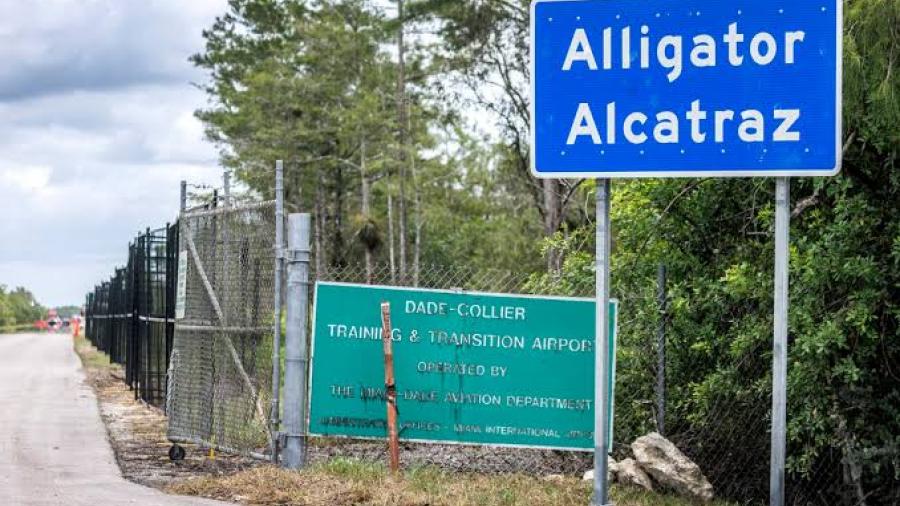 Corte suspende fallo y mantiene abierto el centro de detención “Alligator Alcatraz” en Florida
