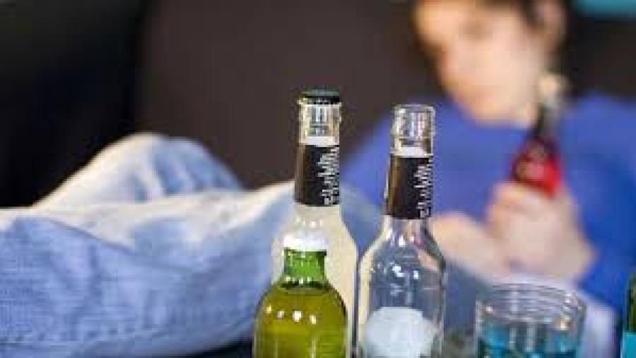 Detectan alcoholismo en menores de edad