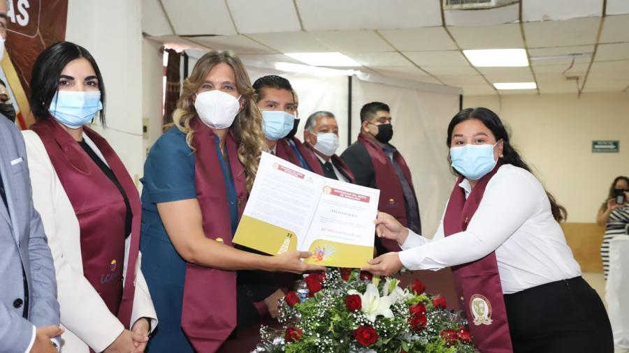 Alcaldesa Maki Ortiz Madrina de egresados 2021 en la UNT