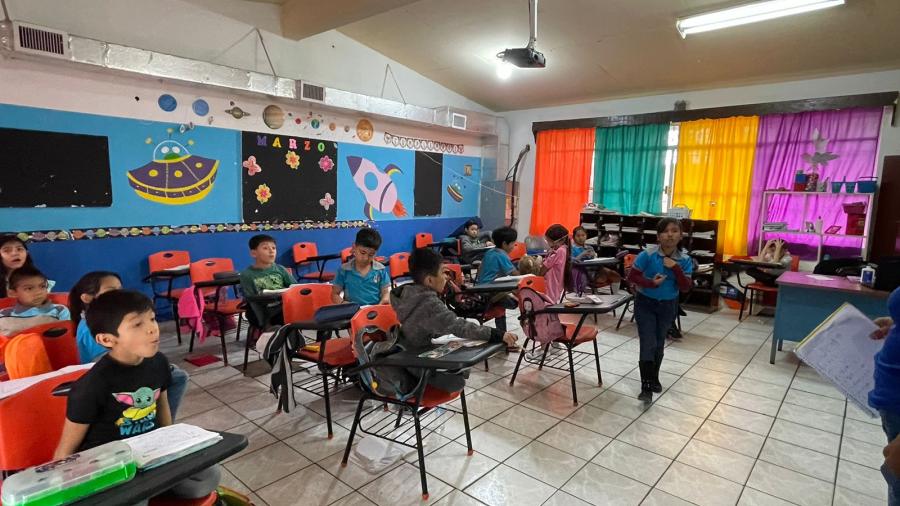 Escuelas fomentan la lectura en Día del Libro