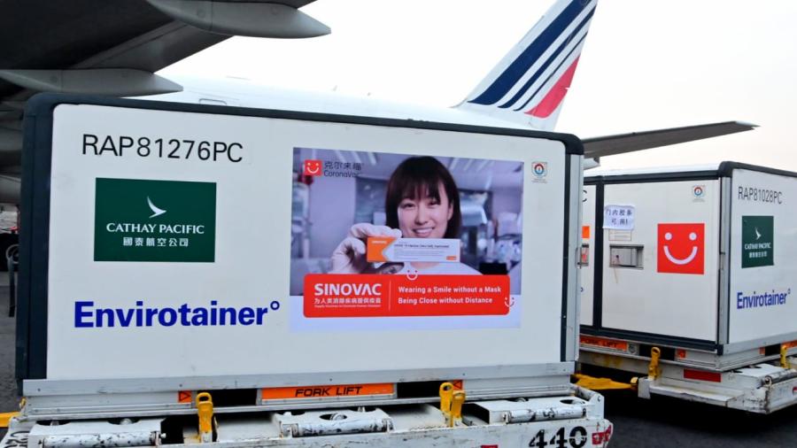 Arriban a México nuevos embarques de vacunas Sinovac y Pfizer