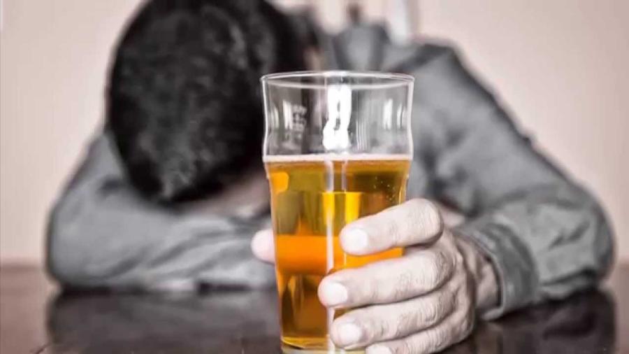 Diputado del PVEM propone aumentar edad para consumir alcohol