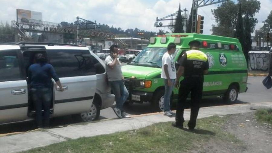 Golpea hombre a mujer embarazada con bat