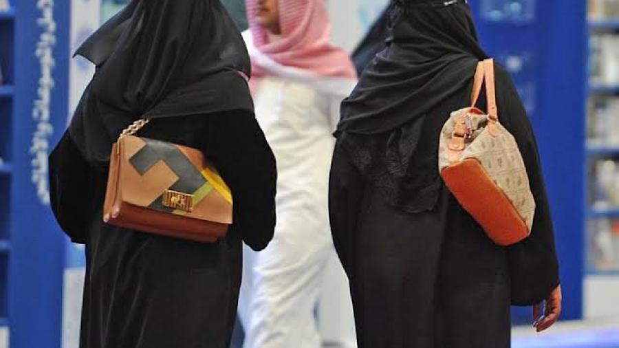 Mujeres sauditas ya pueden viajar sin pedir permiso