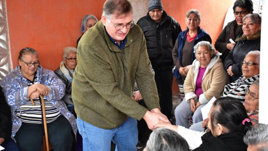 Atiende DIF a grupos en comunidad