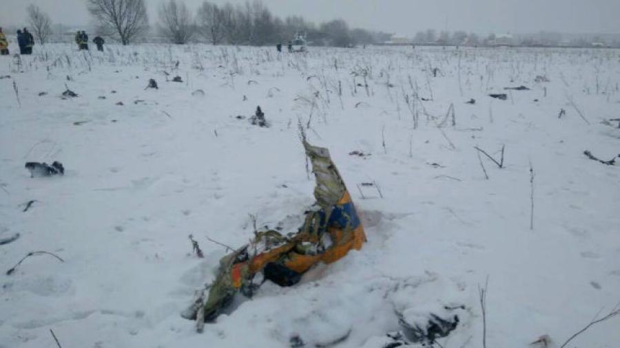 Avión ruso se estrella a las afueras de Moscú