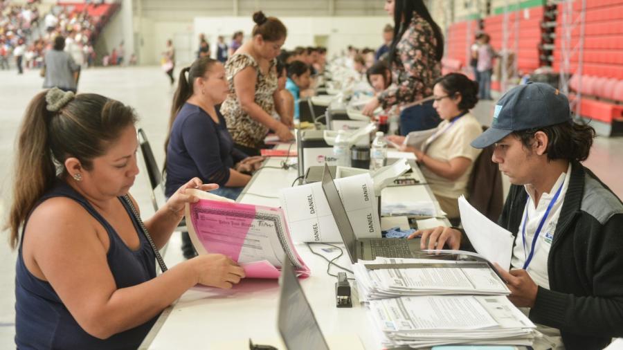 Cumplen 15 mil con los documentos para beca