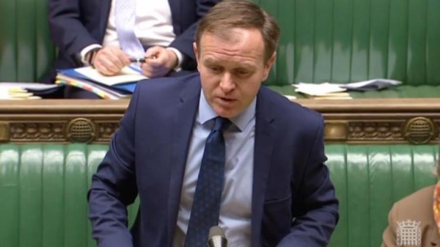 Ministro británico renuncia por desacuerdo con retraso del Brexit