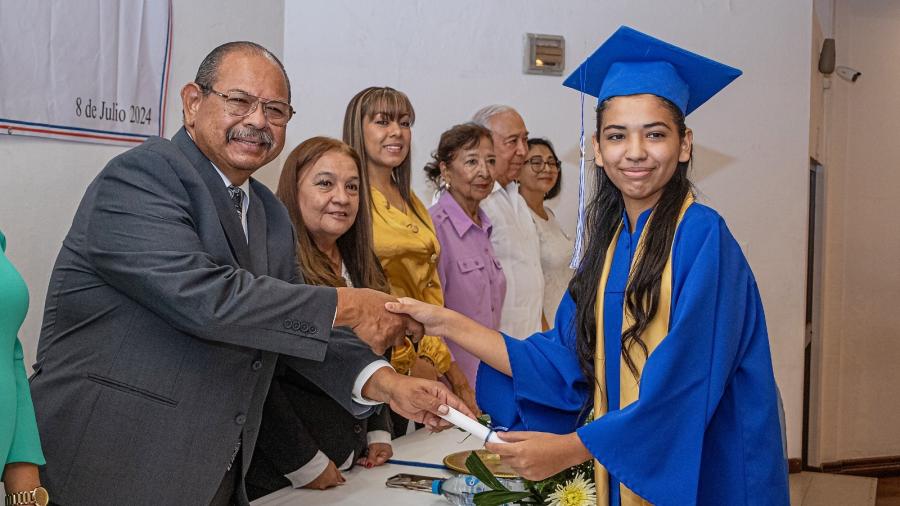 Asiste Alcalde de Matamoros a ceremonia de  graduación de secundaria “Gabriela Mistral”