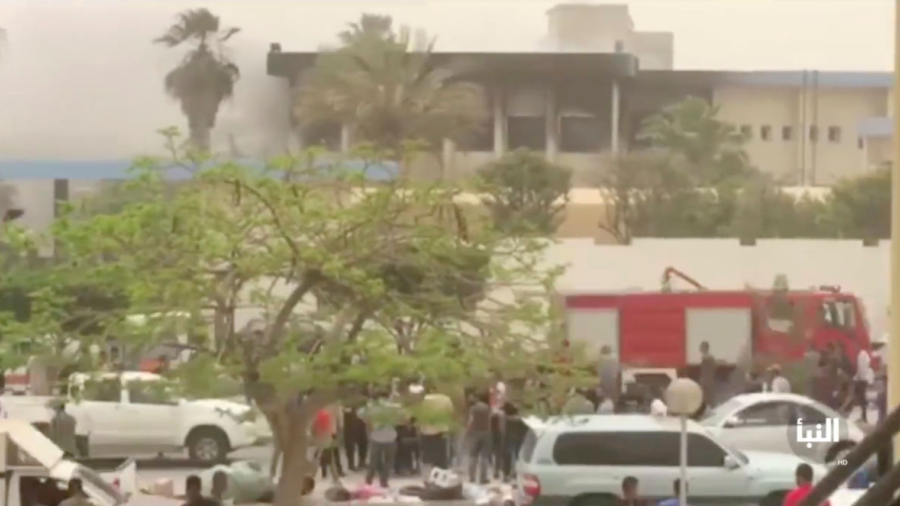 Deja al menos 13 muertos atentado suicida en Libia 