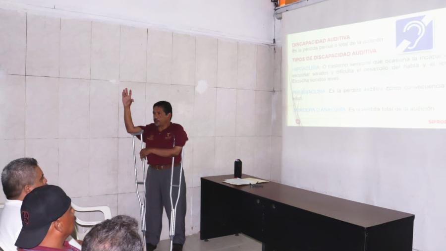 Sensibilizan a operadores de transporte público sobre el trato a personas con discapacidad