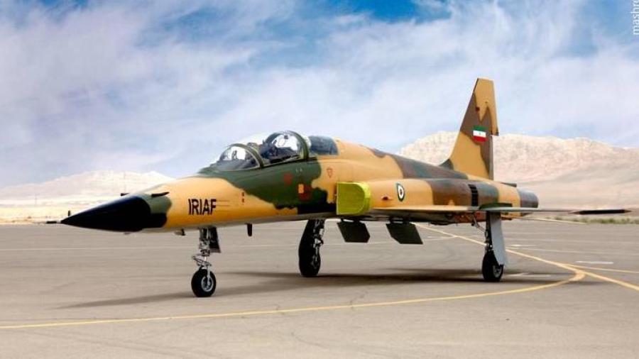 Irán presenta su primer avión de combate de fabricación nacional