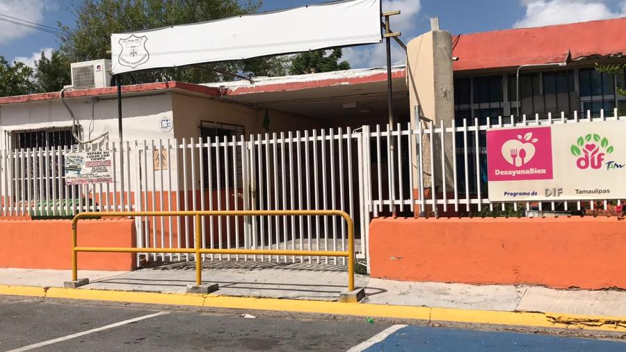 Regidor denuncia falta de título de propiedad oficial en escuelas