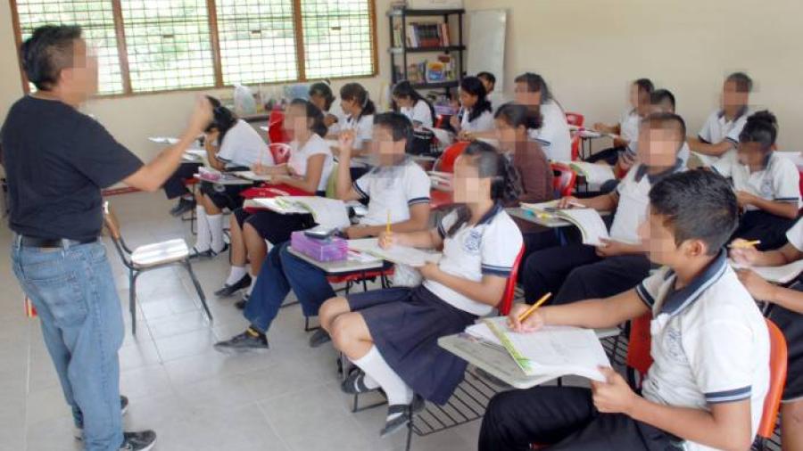 Ataca alumna de secundaria a profesor de matemáticas